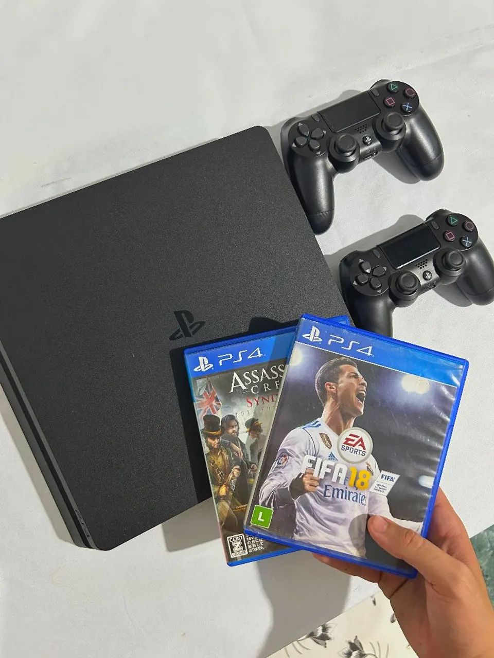 Ps4 Slim 1TB + 5 jogos e 2 controles
