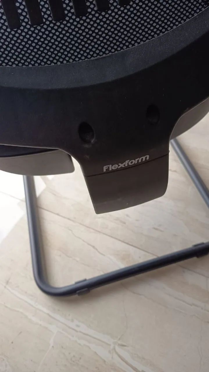 Cadeiras fixas Flexform  seminovas - Foto 3