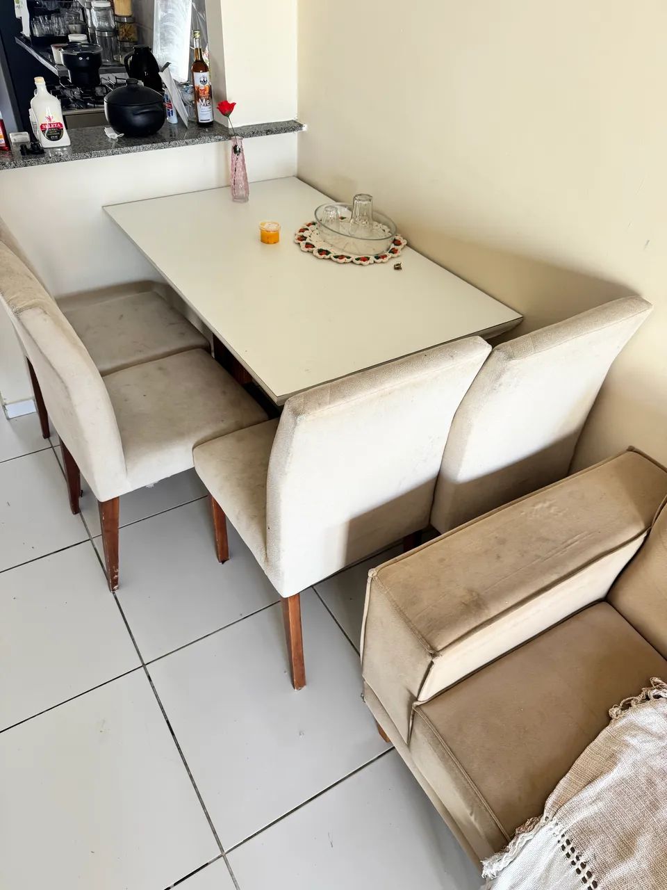 Mesa com 4 cadeiras 
