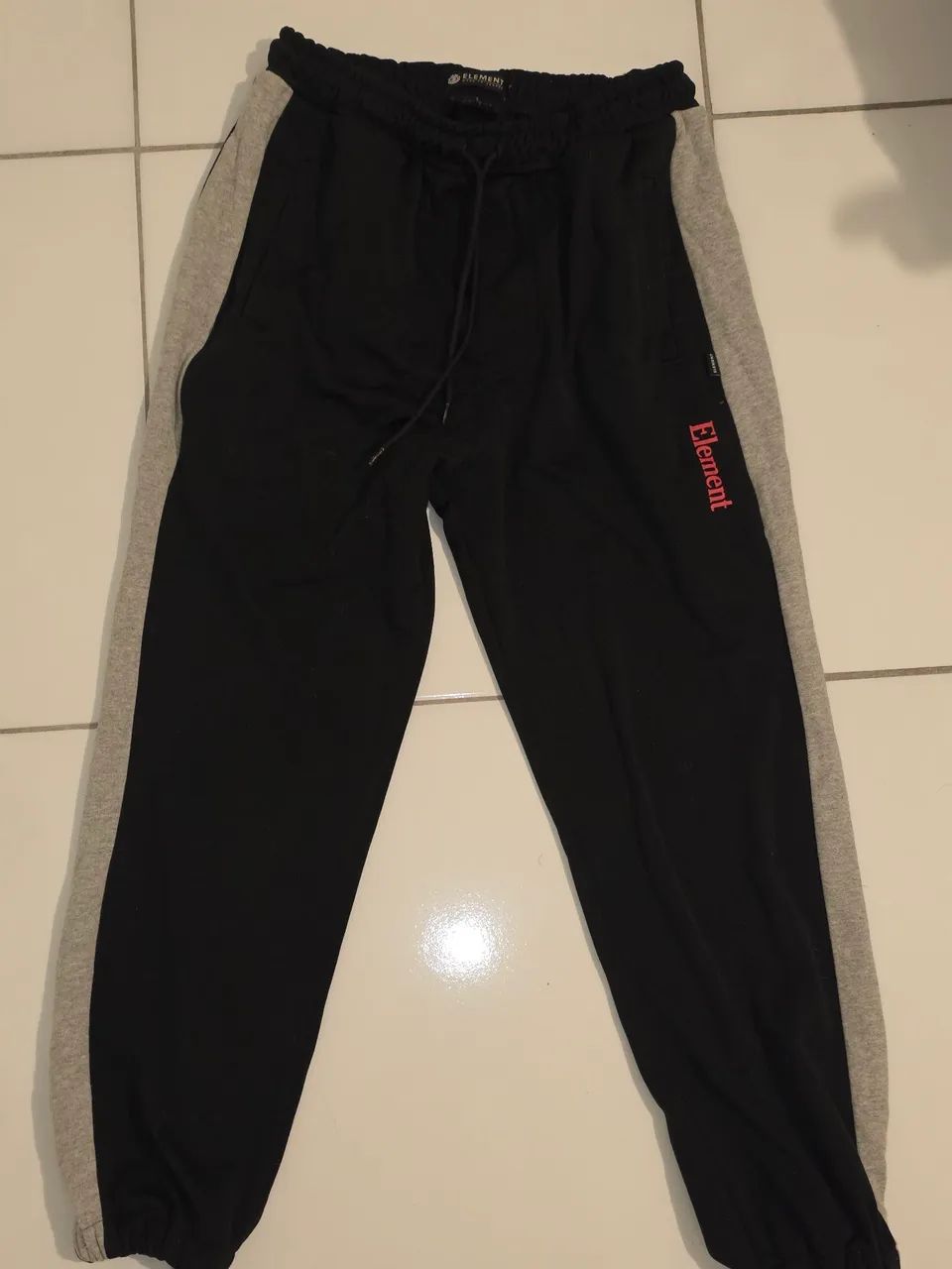 Calça marca Element