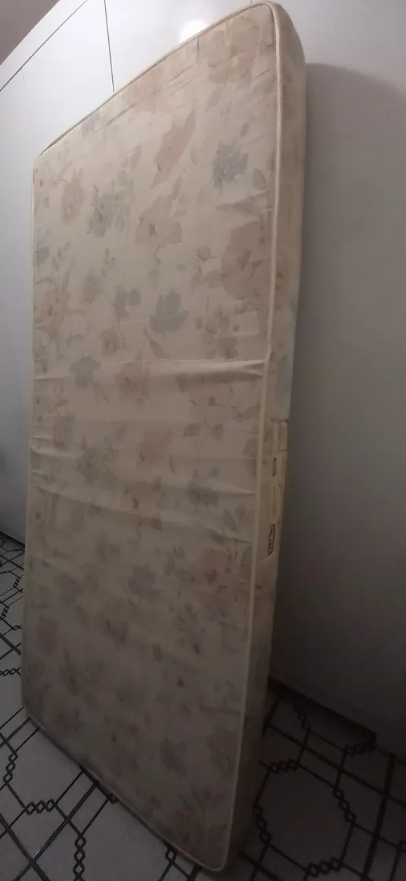 Vendo colchão de Solteiro em ótimo estado de preservação * - Foto 4