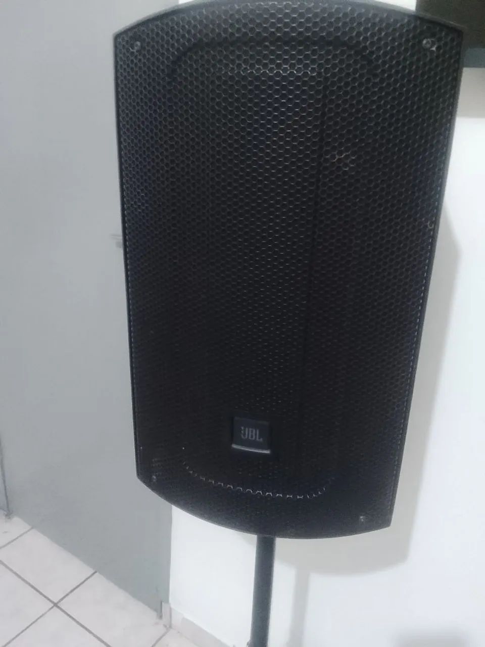 Caixa de som JBL max 10