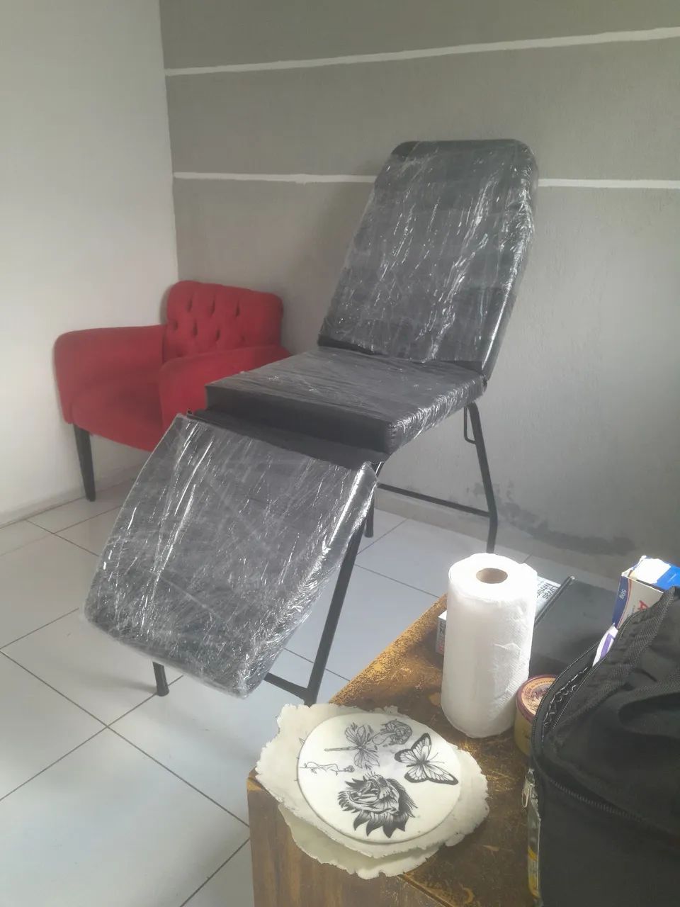 Vendo kit completo de tatuagem com maca e impressoura termica  - Foto 3