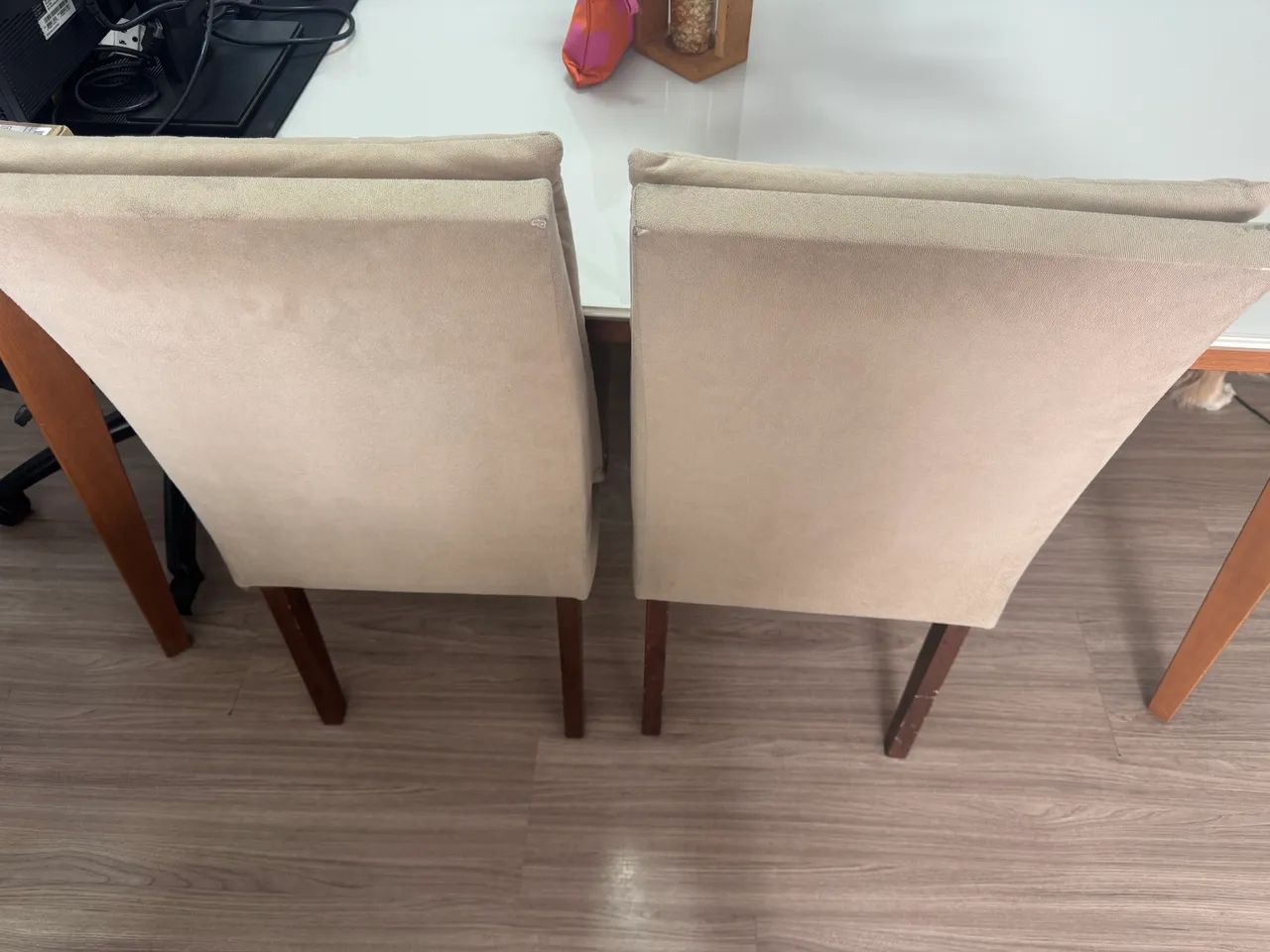 Conjunto 6 Cadeiras Estofadas com Pé de Madeira - Usadas - Foto 5