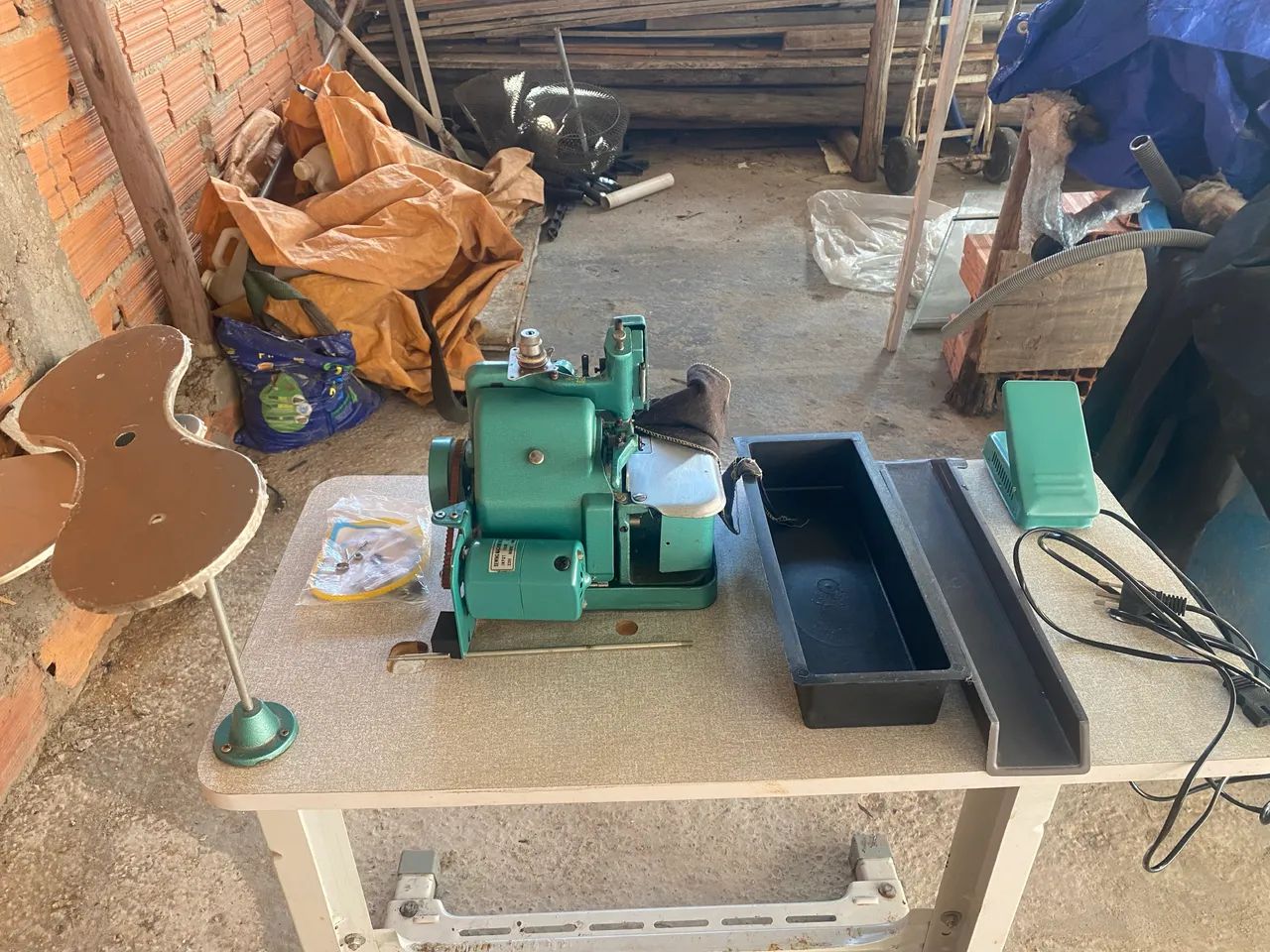 Máquina Overlock Semi Industrial  Gn-1 Com Mesa - - Foto 3