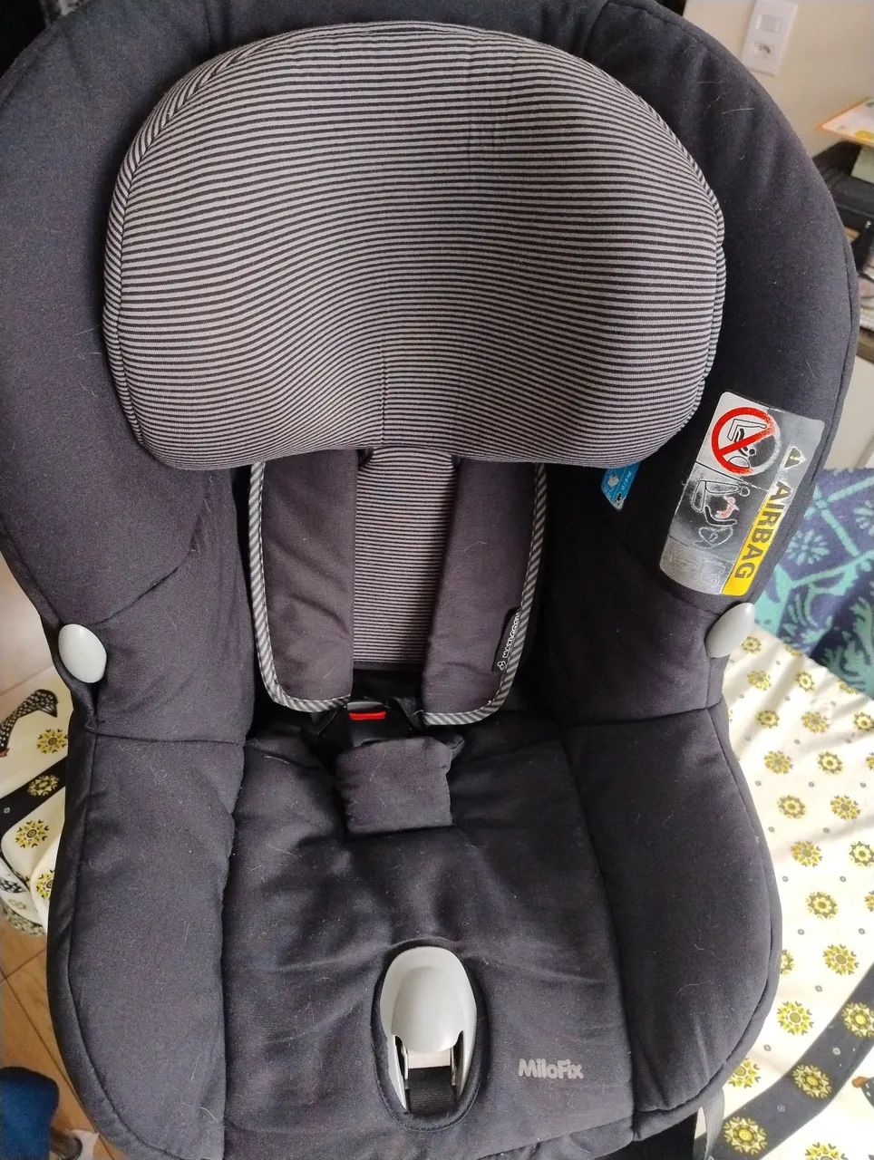 Cadeira de carro  maxi cosi. Com sistema isofis 
