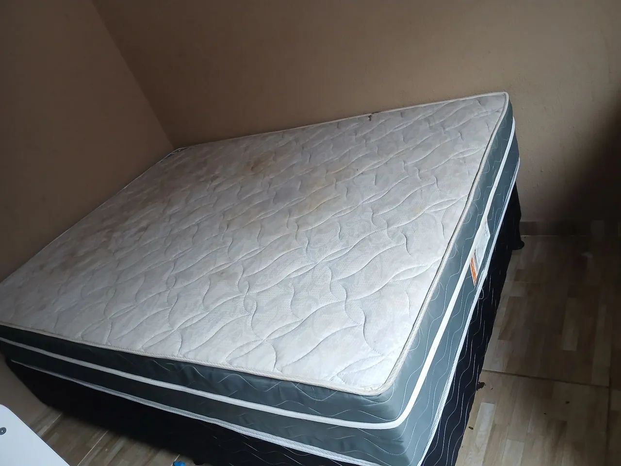 Cama Box Casal Completa (Colchão de Molas Ensacadas Ley + Base Box) - Bem Conservada! - Foto 3