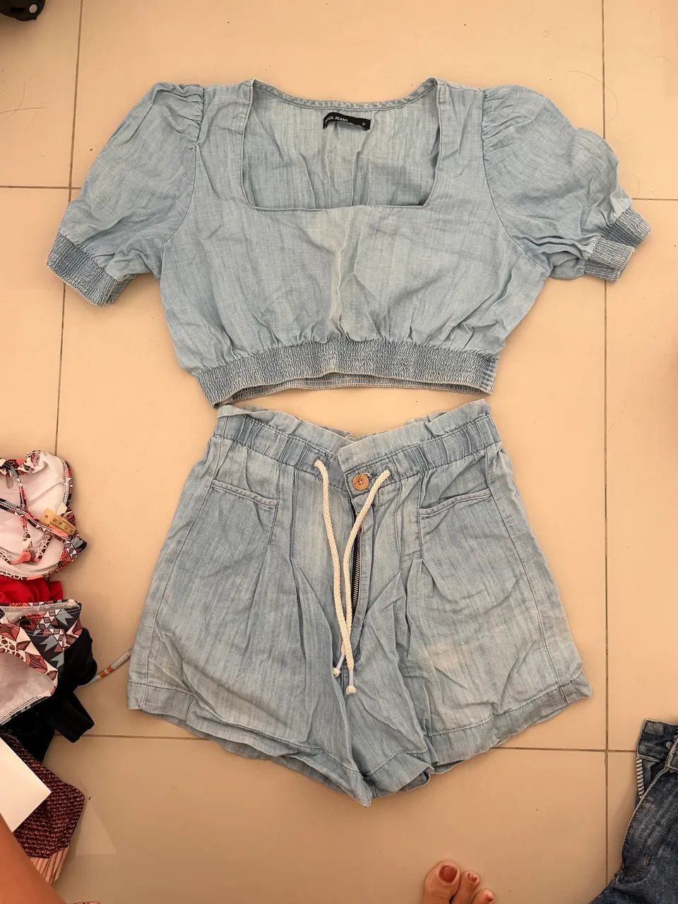 Lote com 50 roupas femininas - Foto 5