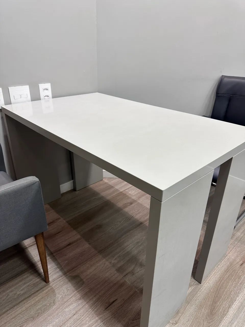 Mesa de quartzo cinza (luxo)