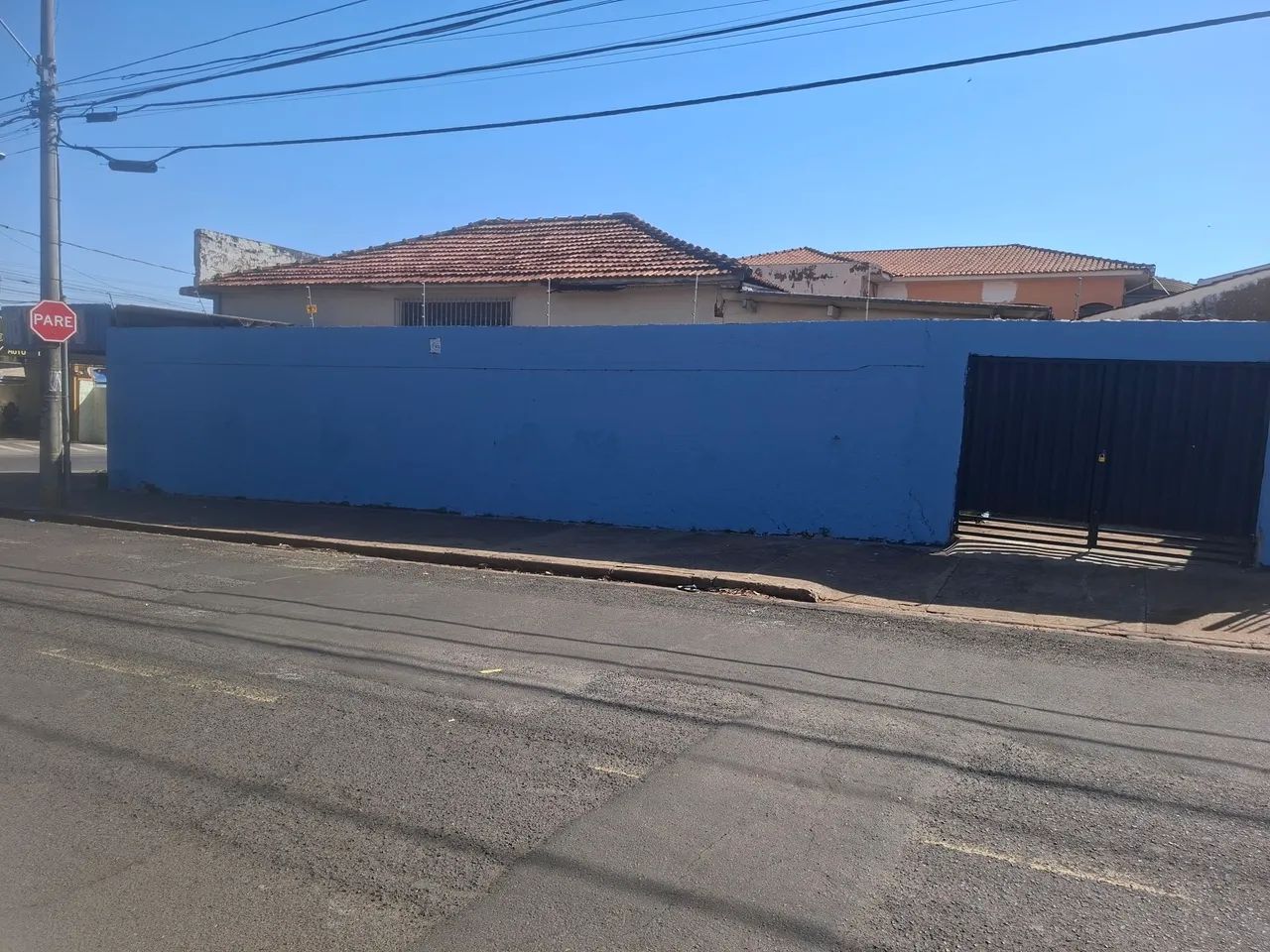 Alugo espaço com 150 mts com cobertura e banheiro - Foto 2