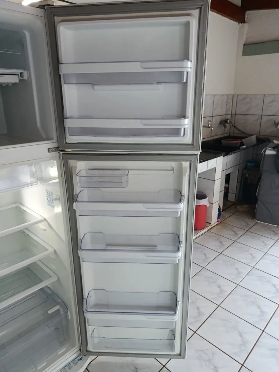 Geladeira Sem defeitos Eletrolux  - Foto 4