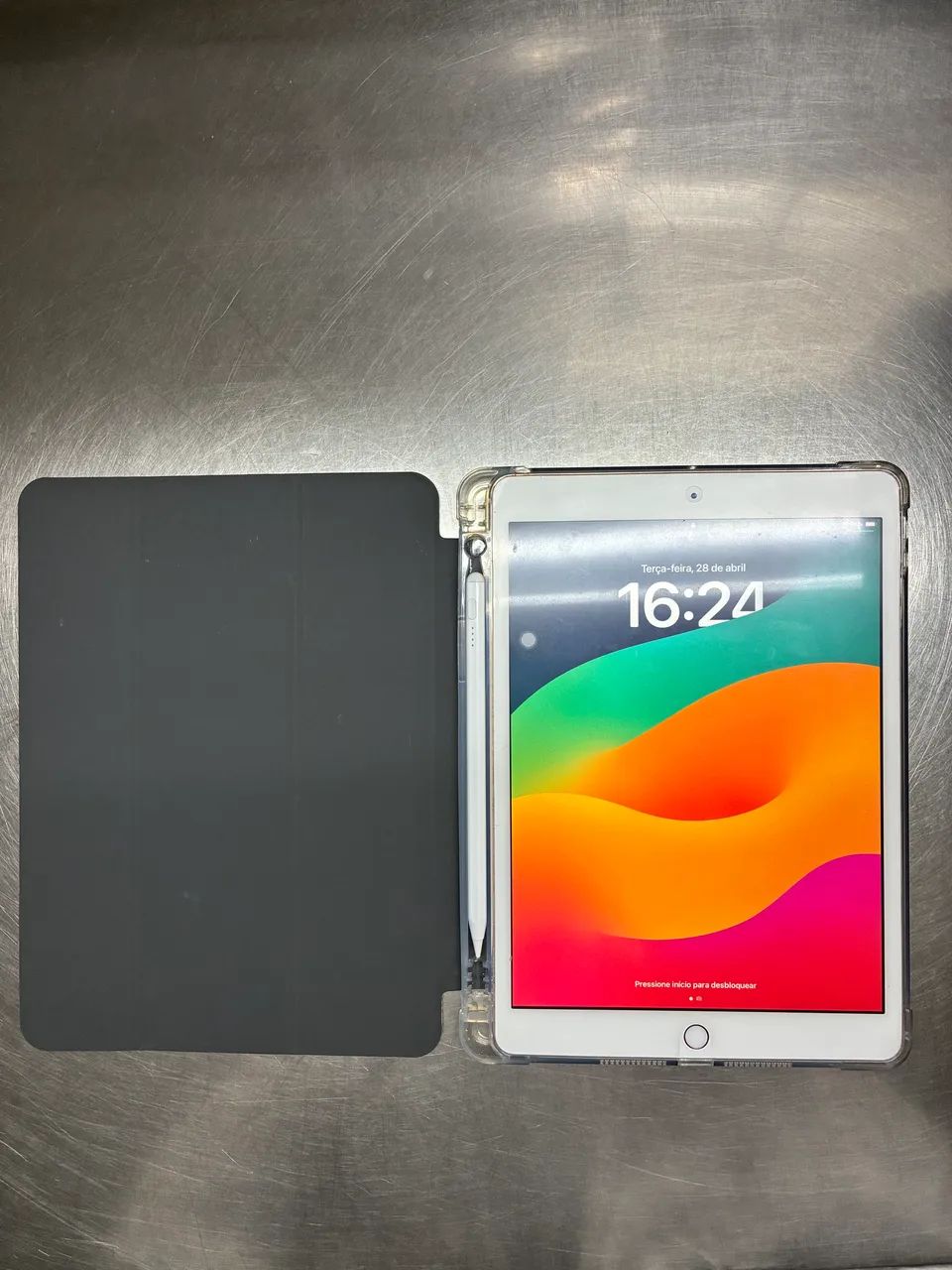 iPad 7466476346576087040