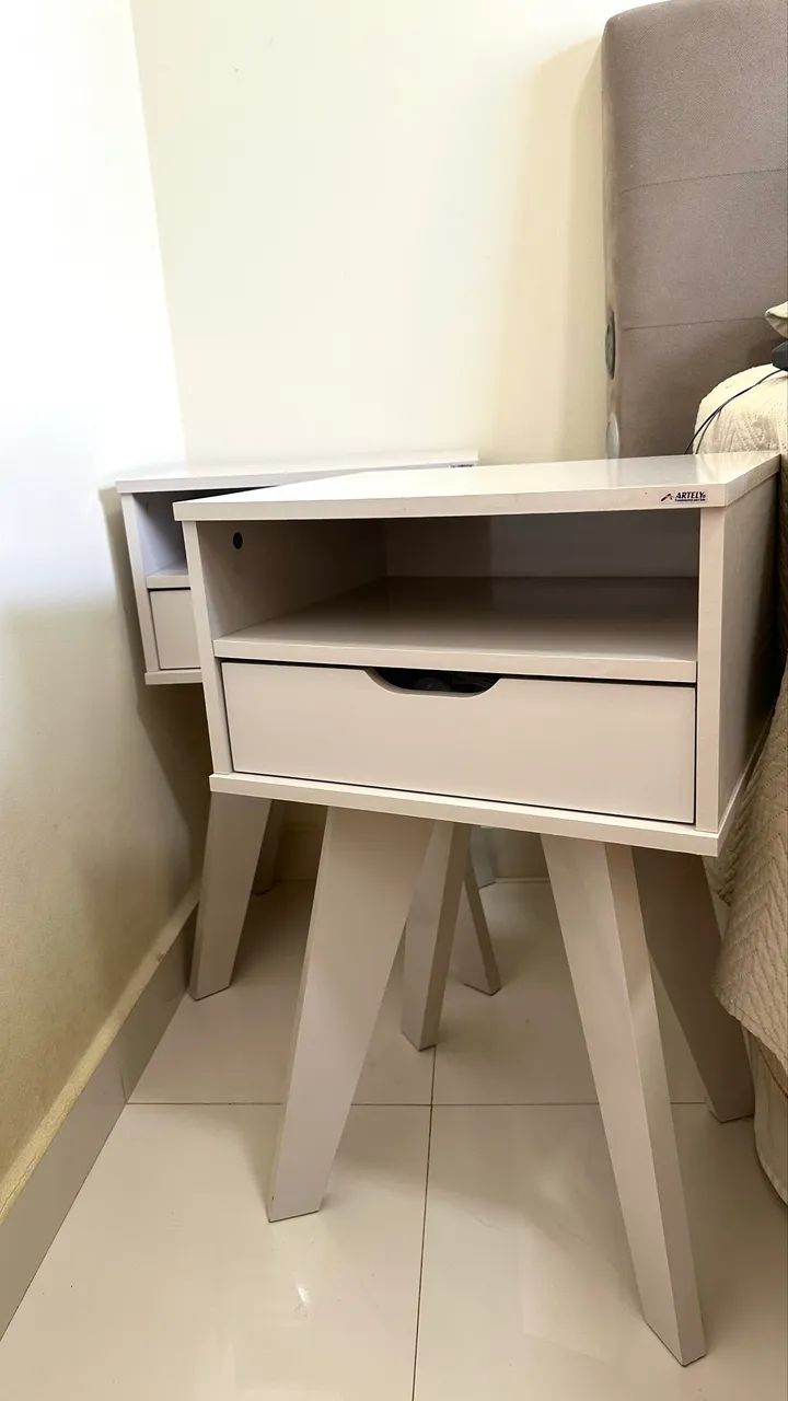 Conjunto de Mesinhas de Cabeceira