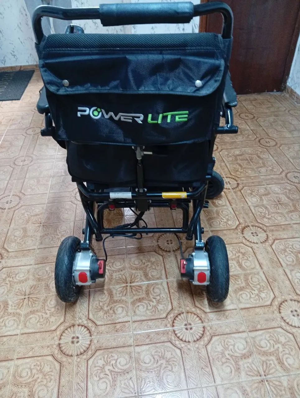 Cadeira de rodas motorizada  - Foto 4