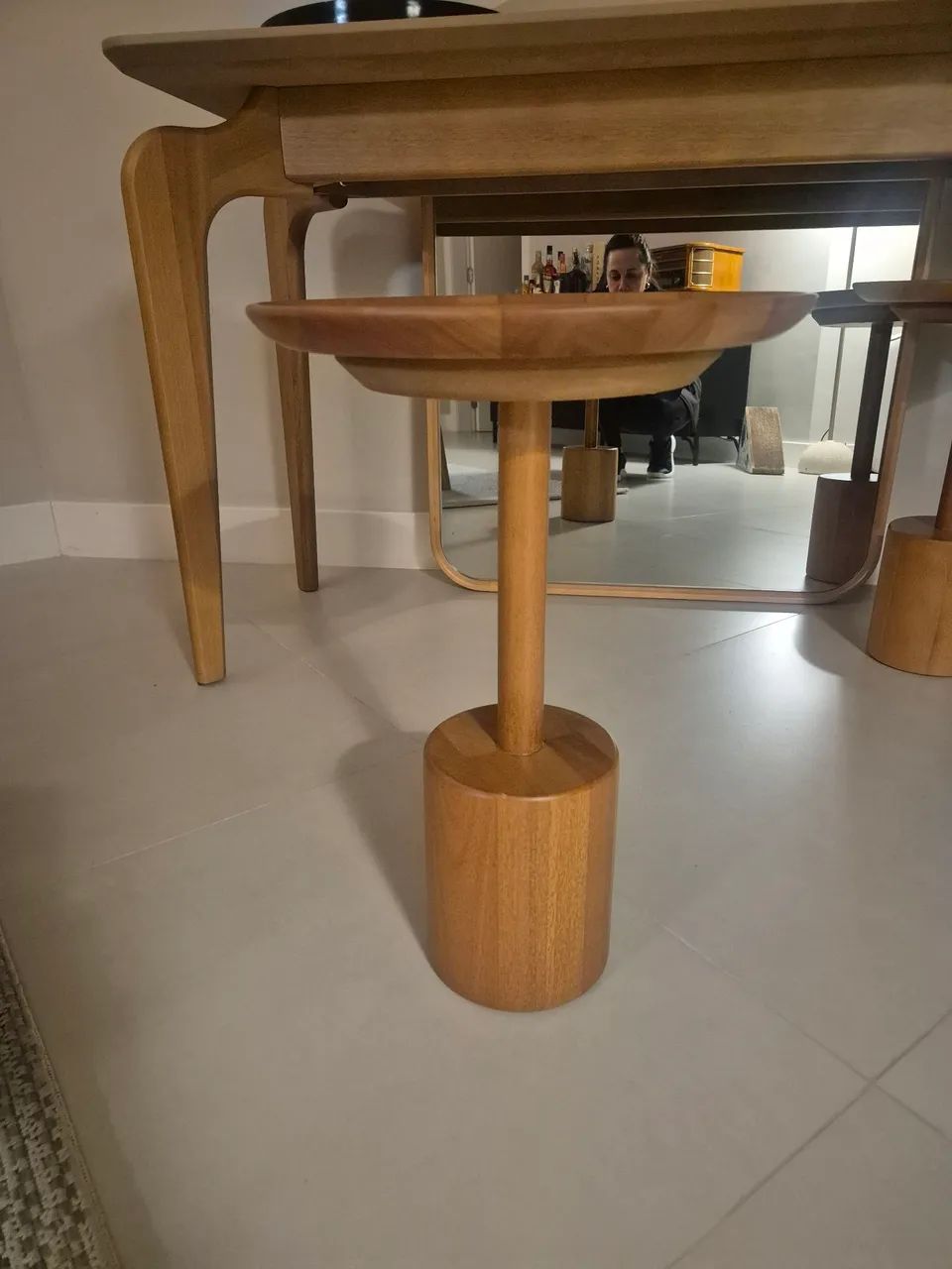 Mesa lateral em madeira maciça - Foto 2