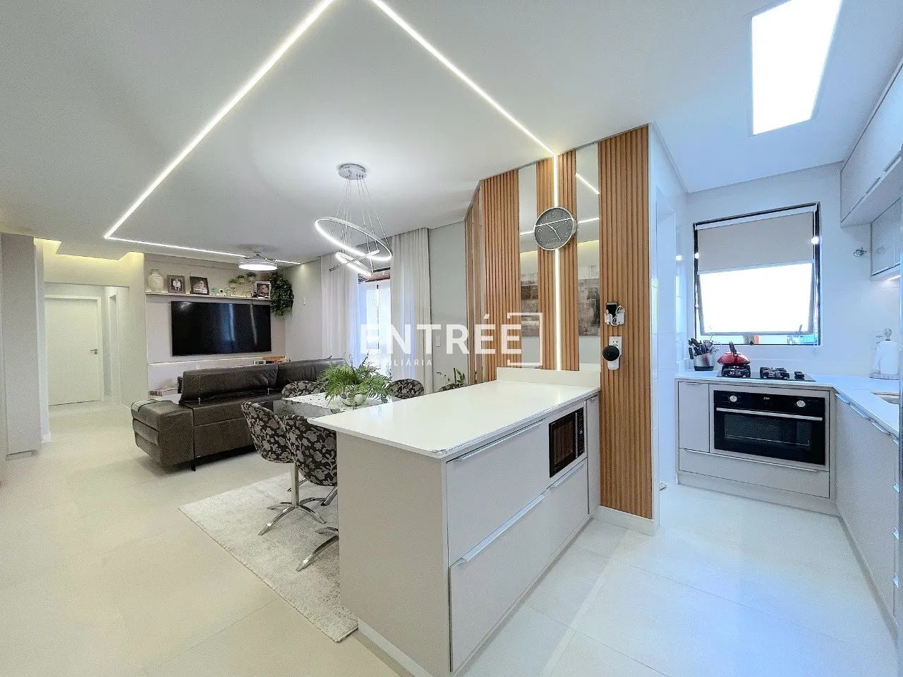 Apartamento 2 Quartos (sendo 1 Suíte) e 1 Vaga - Agronômica