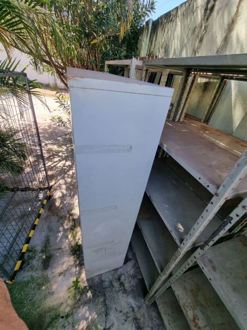 Roupeiro de aço 16 Portas bem resistente e conservado - Foto 3
