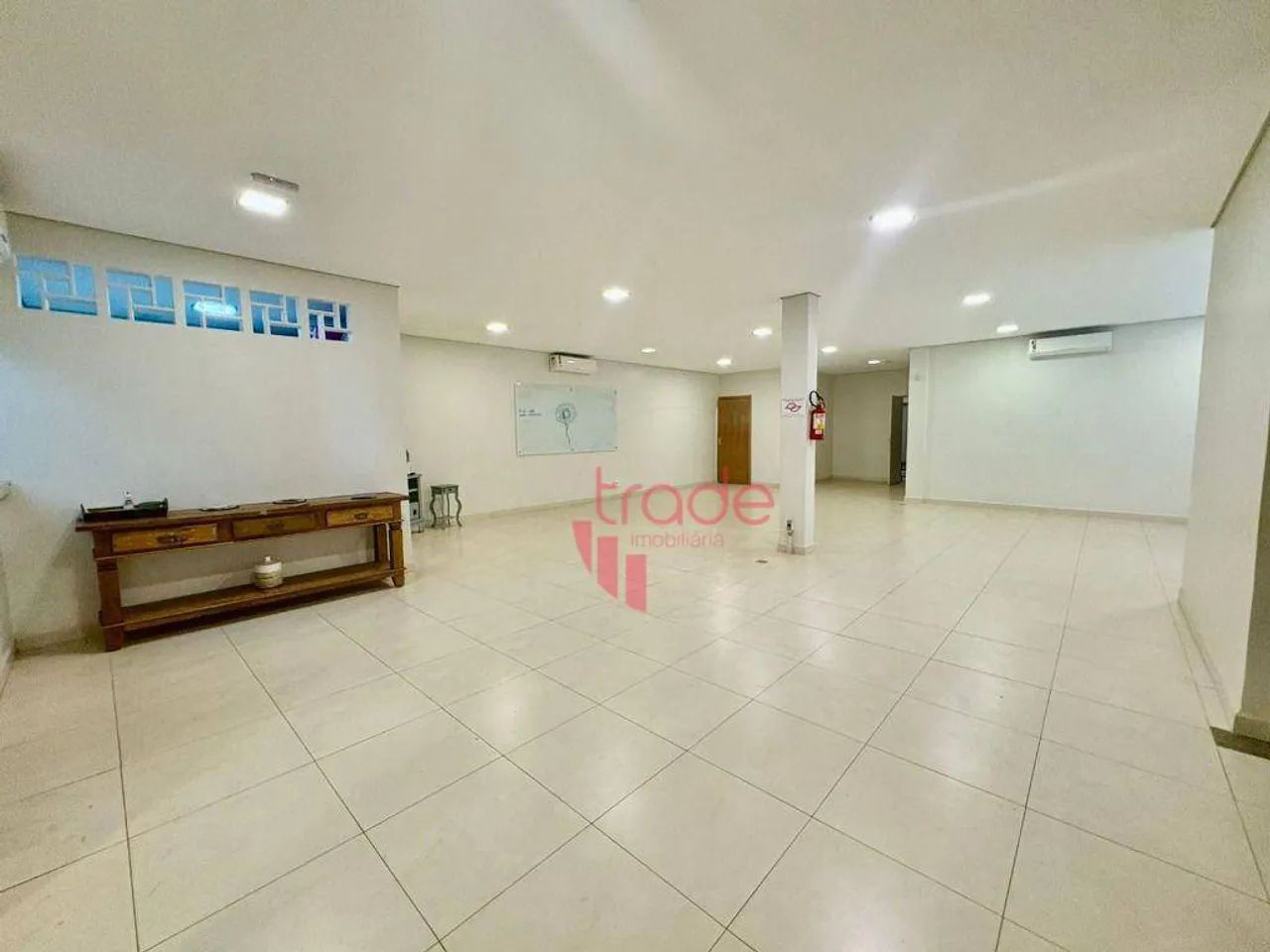 Salão Comercial Amplo para Locação no Bairro Nova Ribeirânia em Ribeirão Preto com 01 Sala - Foto 9