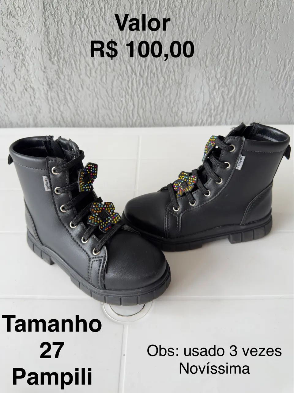 Brechó, sapatos, sandália e girafa 