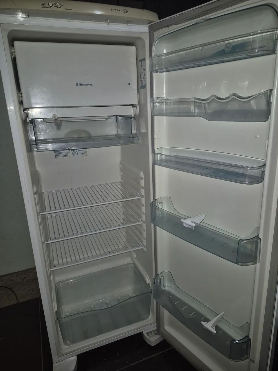 Geladeira Electrolux Antiga - Gelando MUITO bem - Foto 2