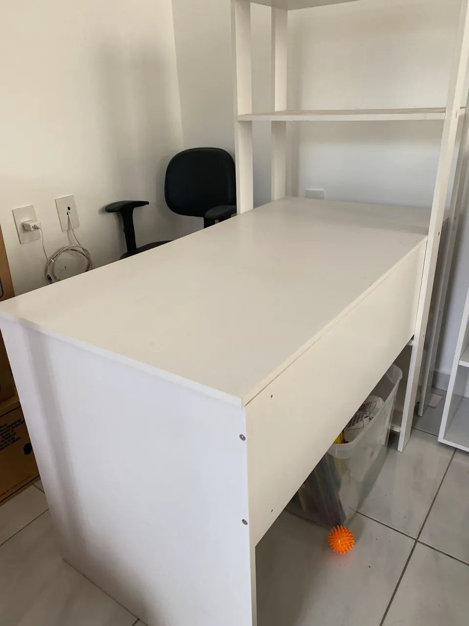 Escrivaninha com estante branca  - Foto 2