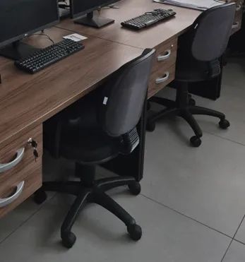 Cadeira Ergonômica de Escritório com braço e ajuste