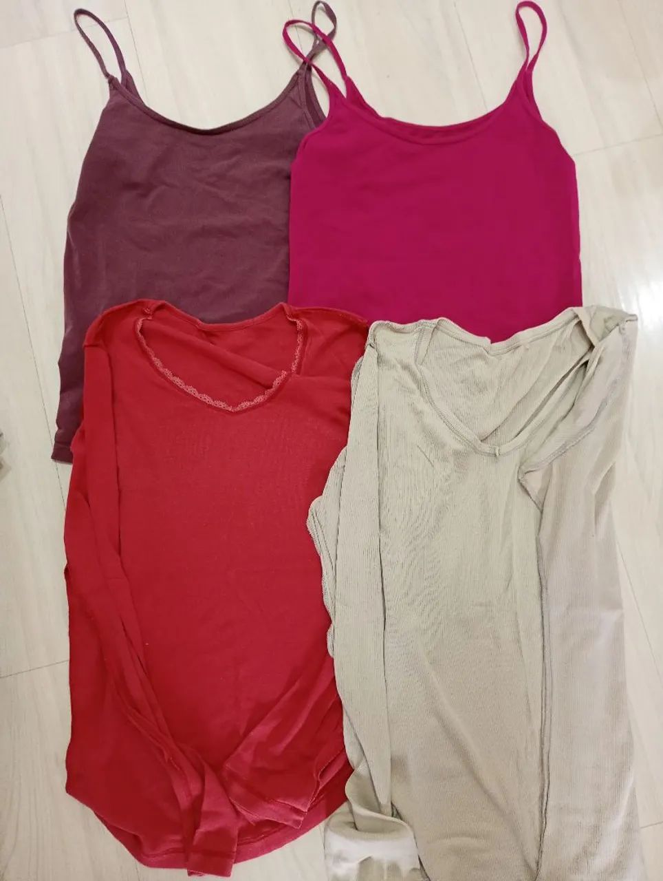 Lote 22 peças de roupa feminina  - Foto 5