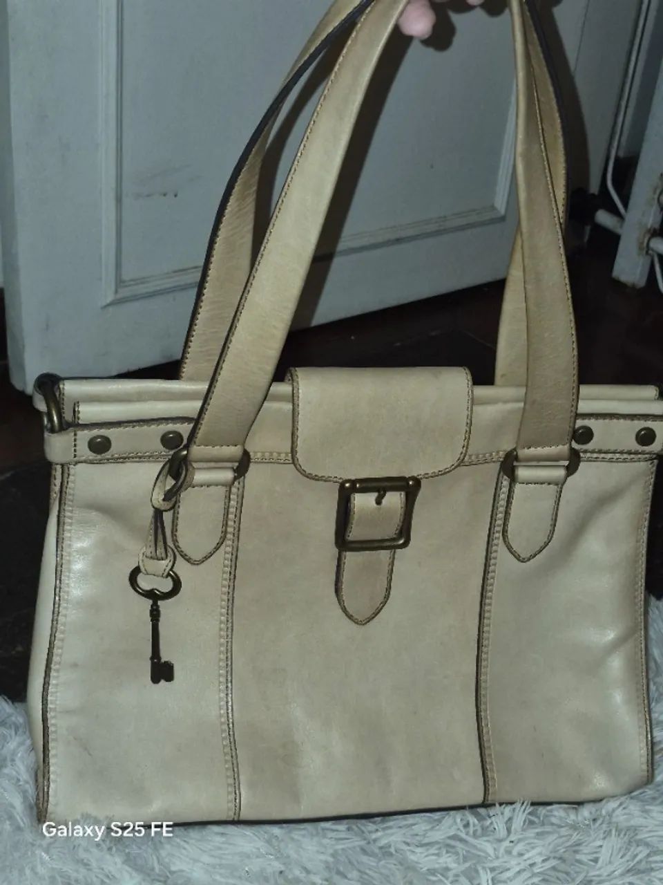 bolsa branca e dourada - Foto 2