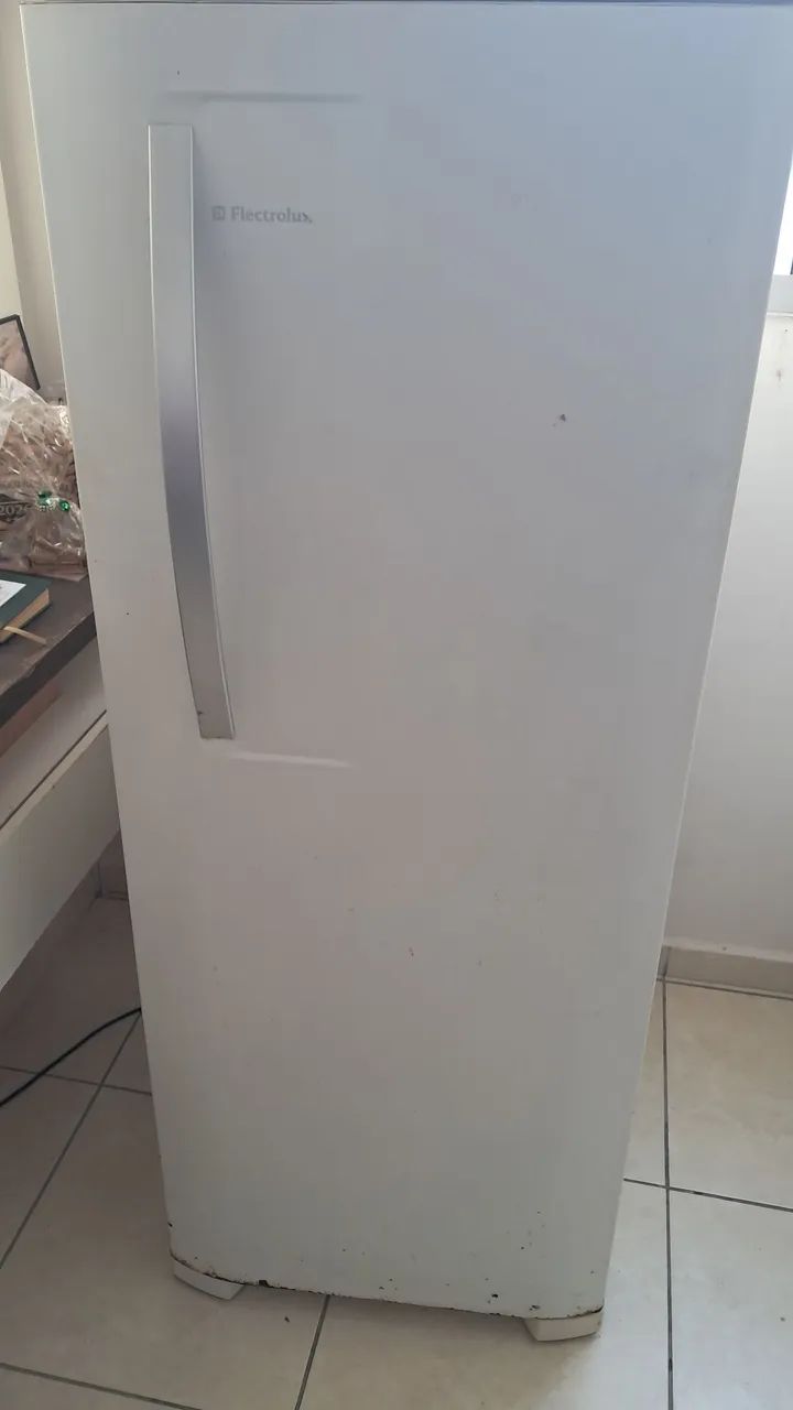 Geladeira  Electrolux , estar  parada  - Foto 4