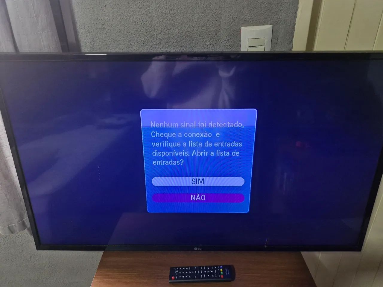 TV LG 43 polegadas com detalhe