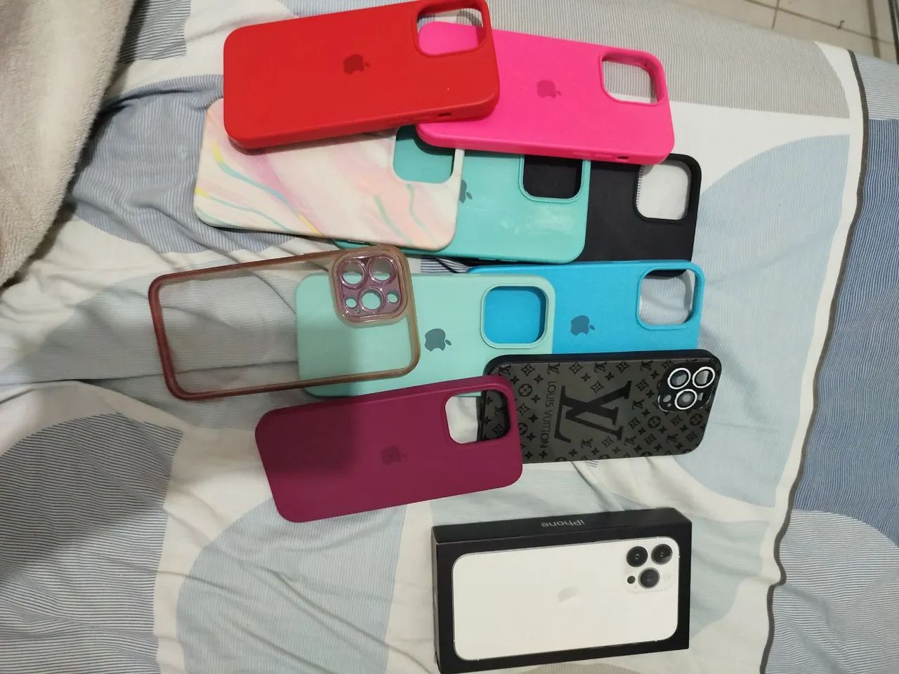 Vendo capinhas e caixa original do iPhone 13 pro max 