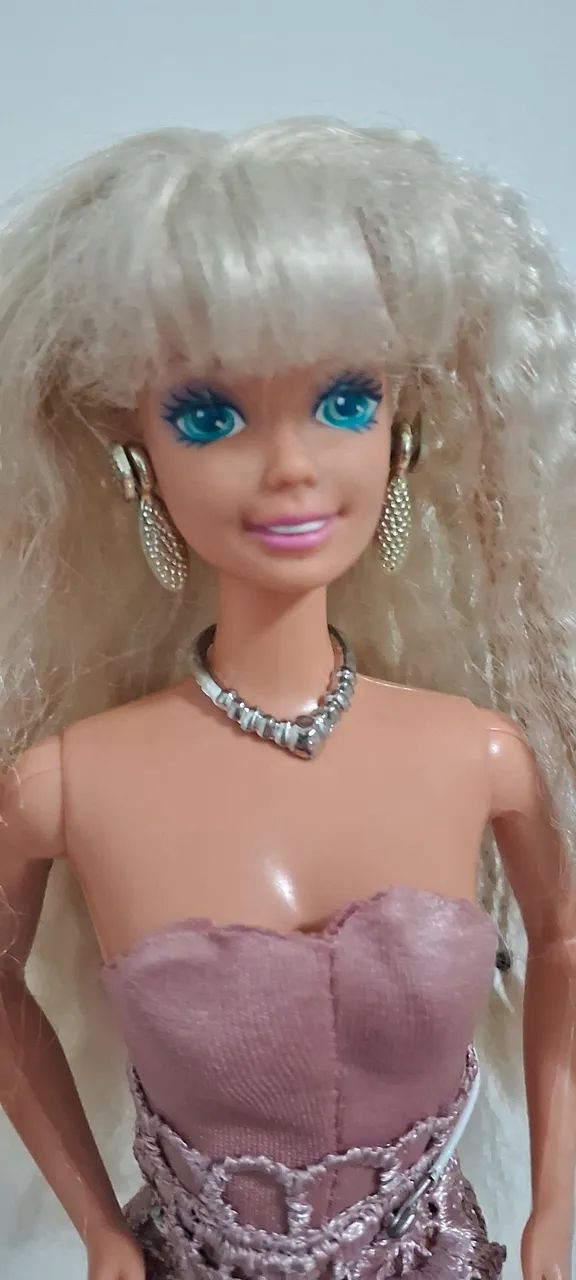 Barbie antiga usada linda