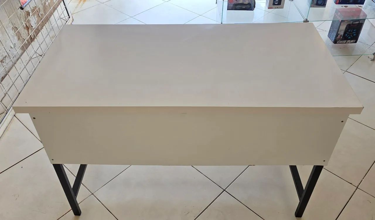 Mesa com 3 gavetas - Foto 4