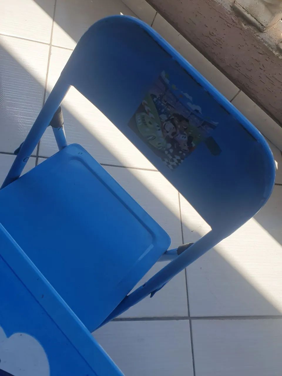 Mesa infantil com 2 cadeiras azul - Foto 5