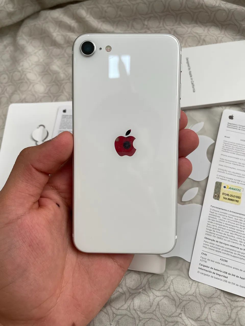 iPhone SE 2ª Geração 64GB - Completo com NF - Celulares e