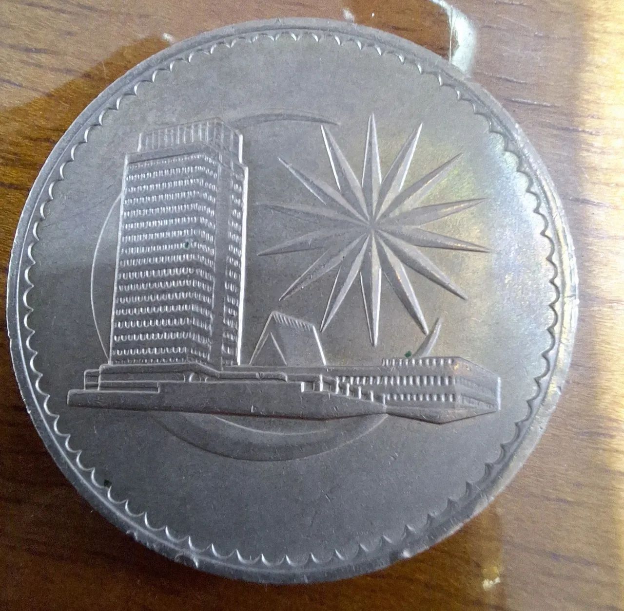 Moeda Malásia 33,4mm - Foto 2