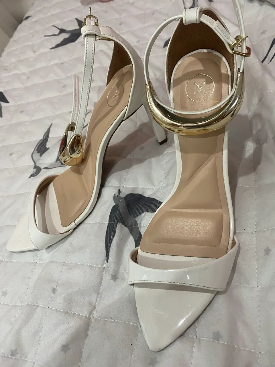 Salto folha branco com dourado  - Foto 2