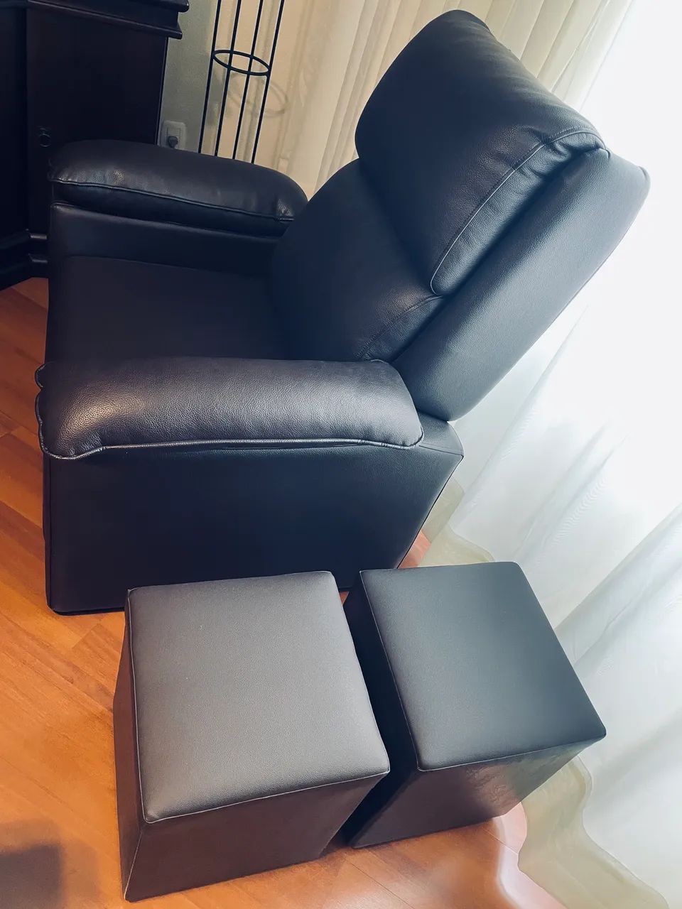 Poltrona Majestic e 2 puff Marrom  - Foto 4