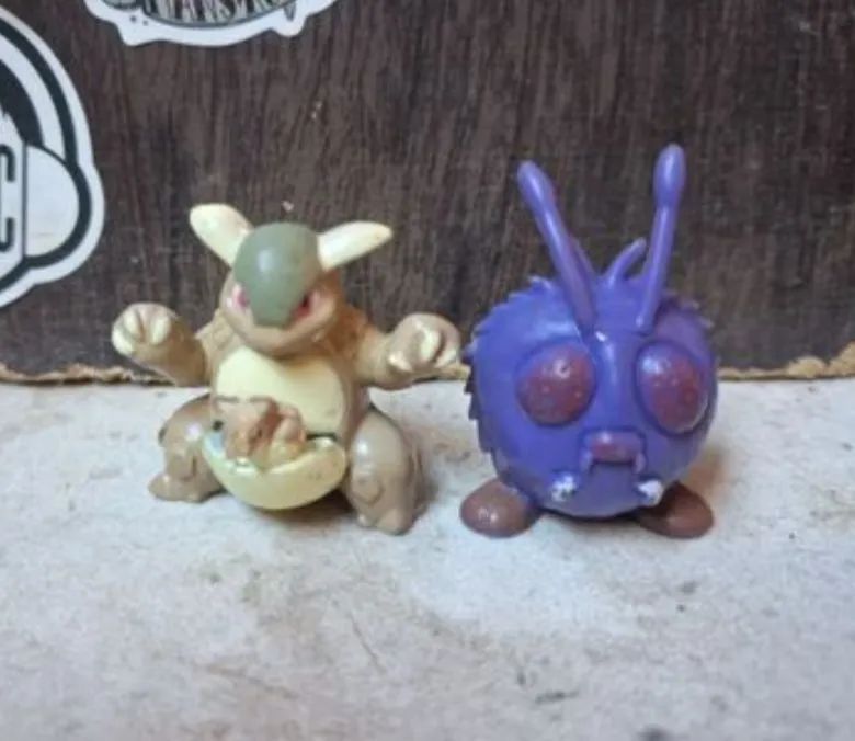 miniatura kangaskhan e venonat tomy