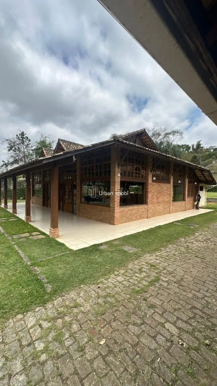 Espaço e Visibilidade Loja de 320m² com Estacionamento em Ipiabas Barra do Piraí