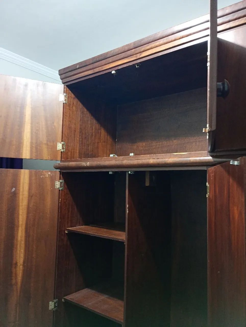 Guarda roupa de madeira maciça  - Foto 4