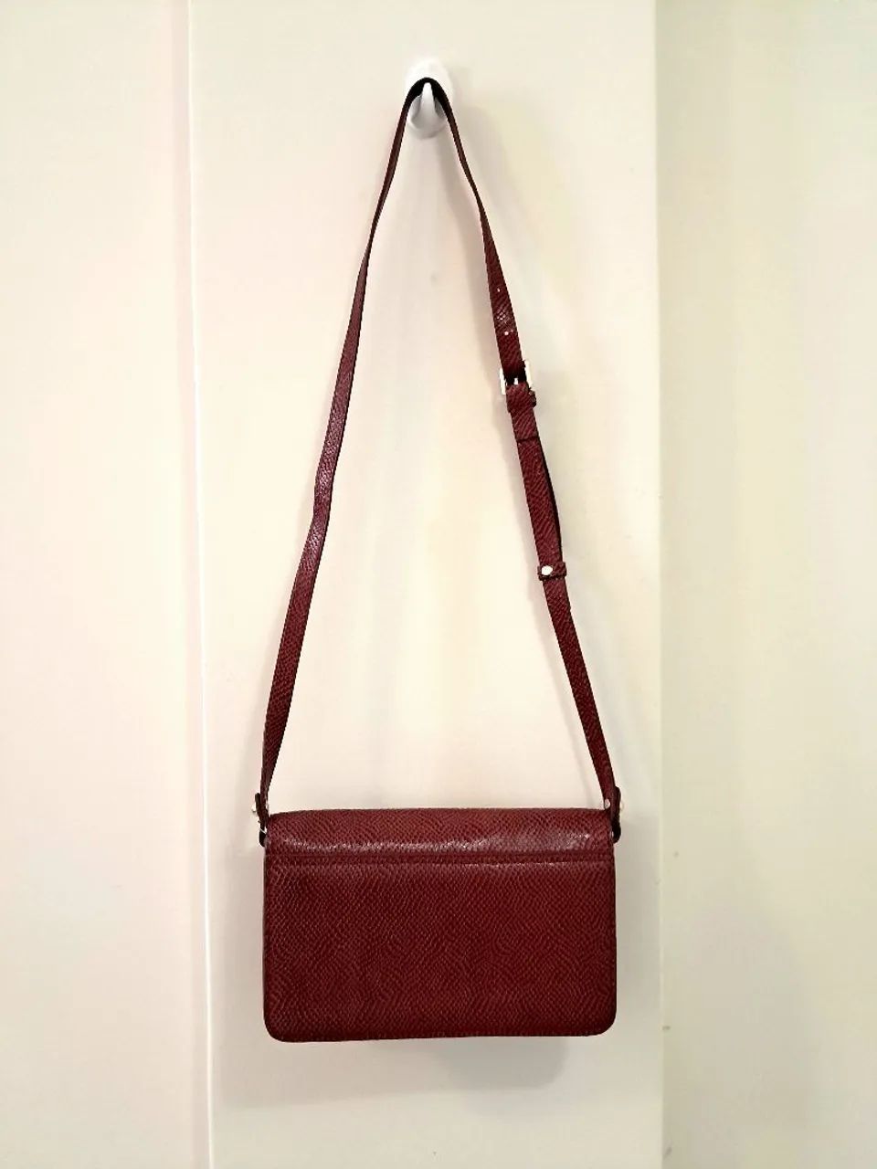 Bolsa Feminina Transversal Jorge Bischoff Vinho couro nova - Foto 5