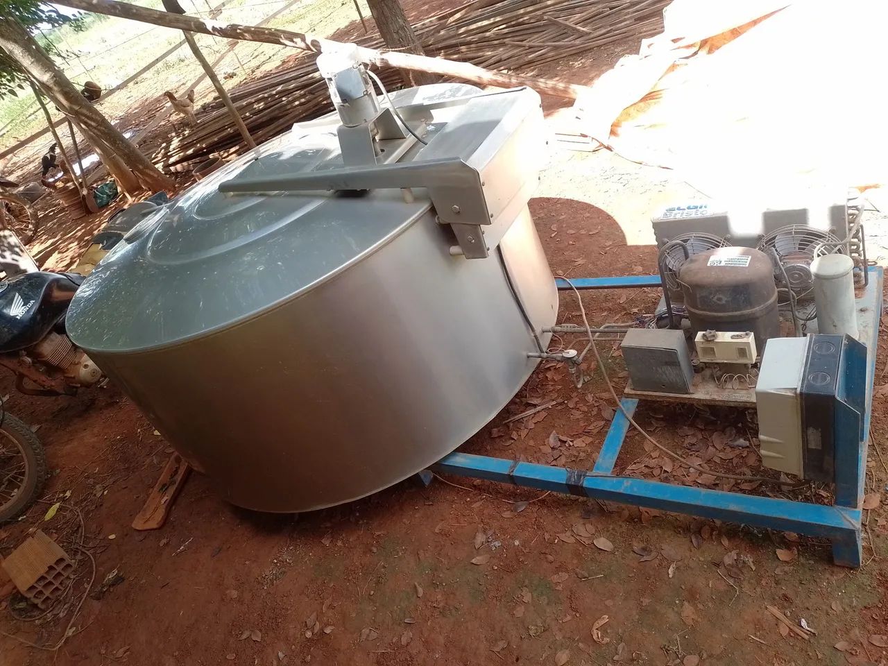 Resfriador de leite de 1000 litros  - Foto 2