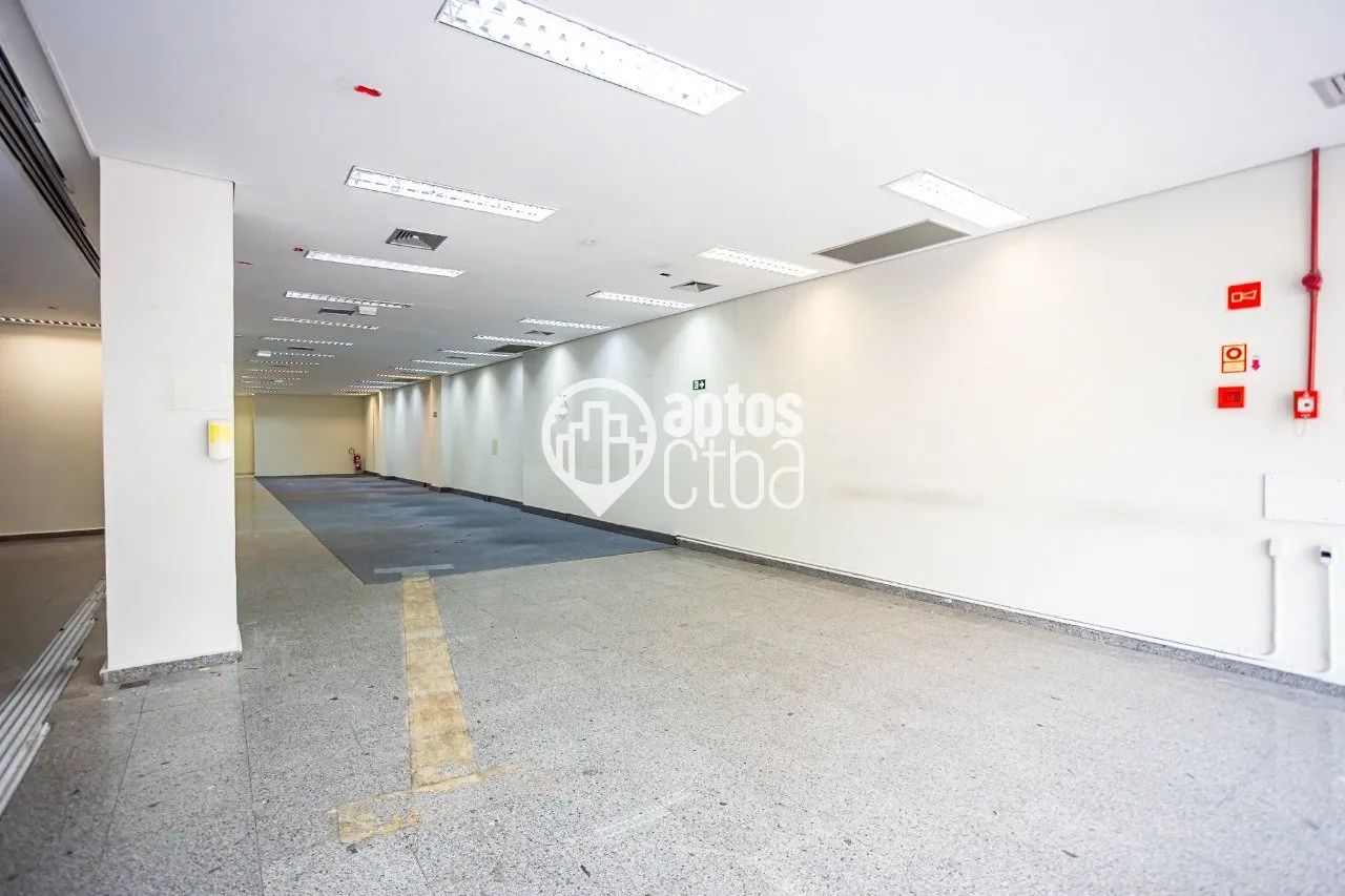 Loja comercial térrea com 498m², mais subsolo com 25 vagas de garagem. - Foto 3