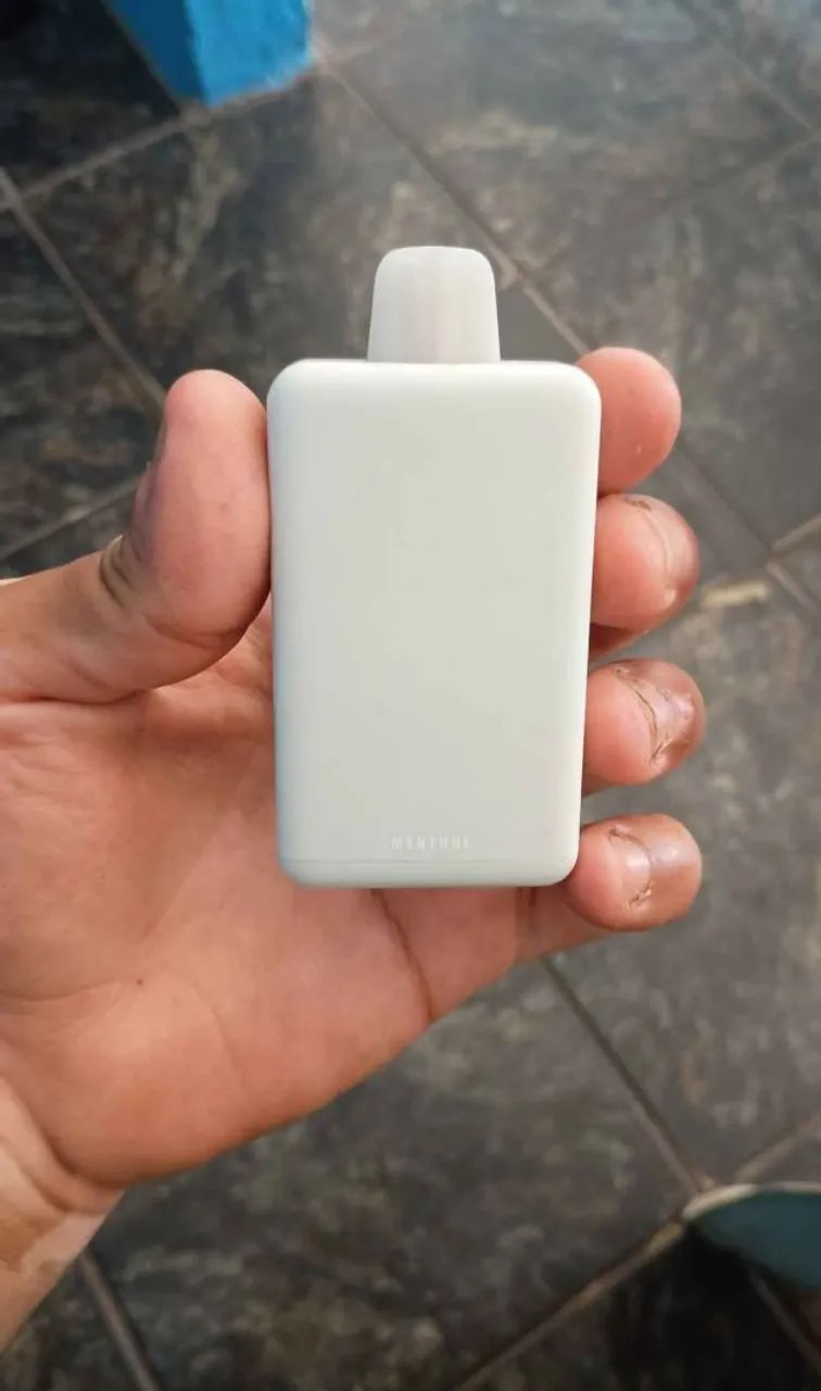 Celular branco que sai fumaça 10k!