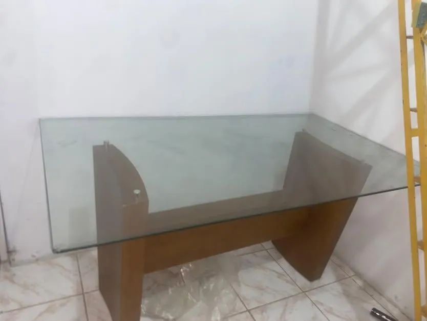 Mesa de vidro moderna com base de madeira - Foto 4