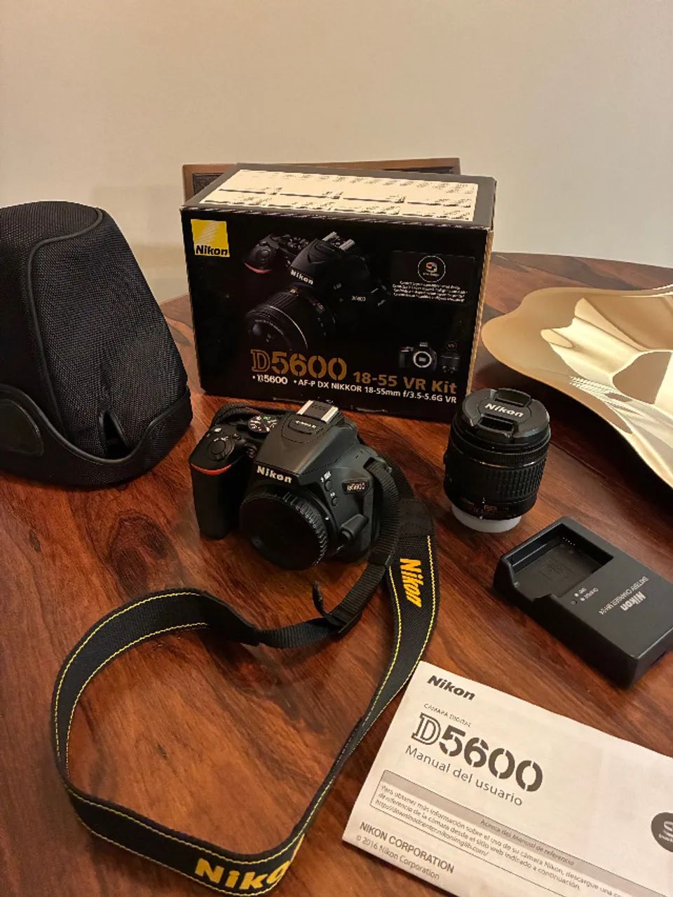 Nikon D5600 18-55 VR Kit - Estado de Nova - 967 Cliques - Câmeras