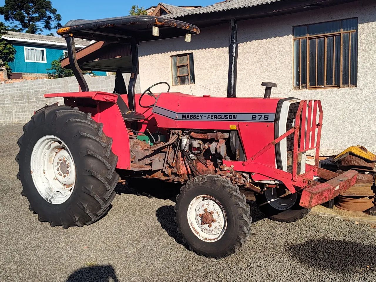 Trator MF 275 4x2 