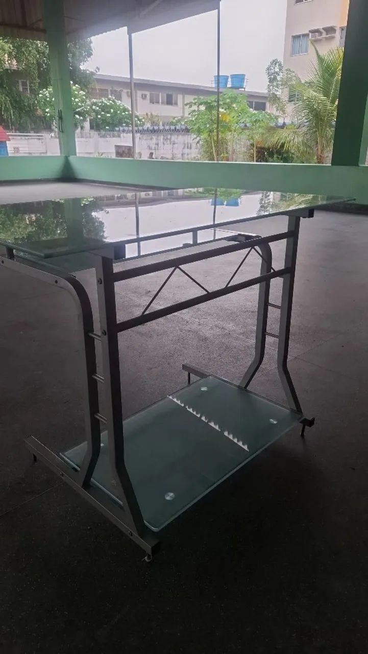 Mesa de estudos/ Escrivaninha