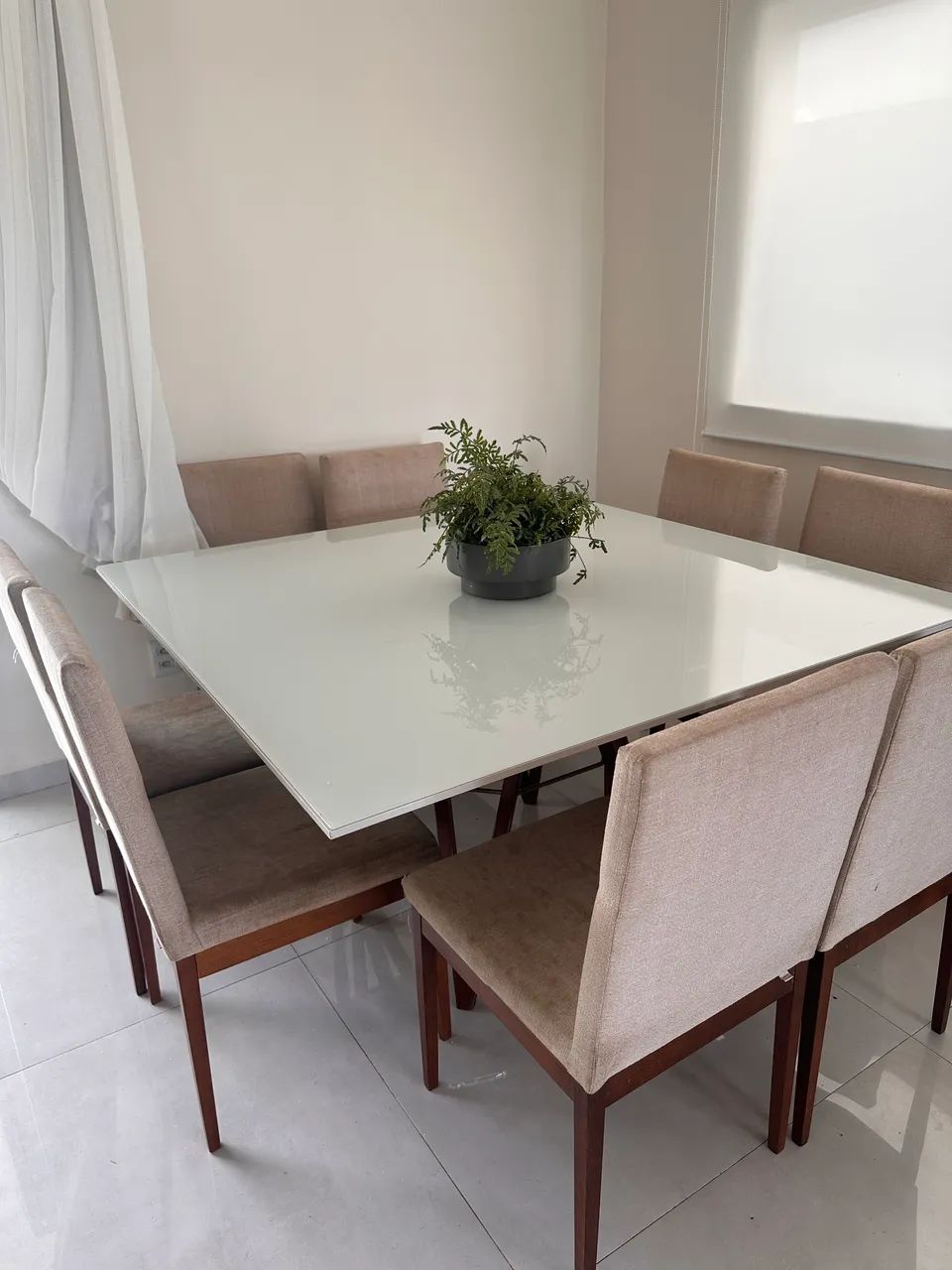 VENDO Mesa de jantar com 8 cadeiras - vidro branco - Foto 2